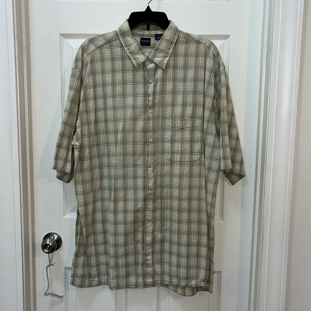 Arrow seersucker short sleeved button down